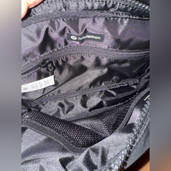 Lululemon quilted grid belt bag 1.5L - Picture 8 of 11